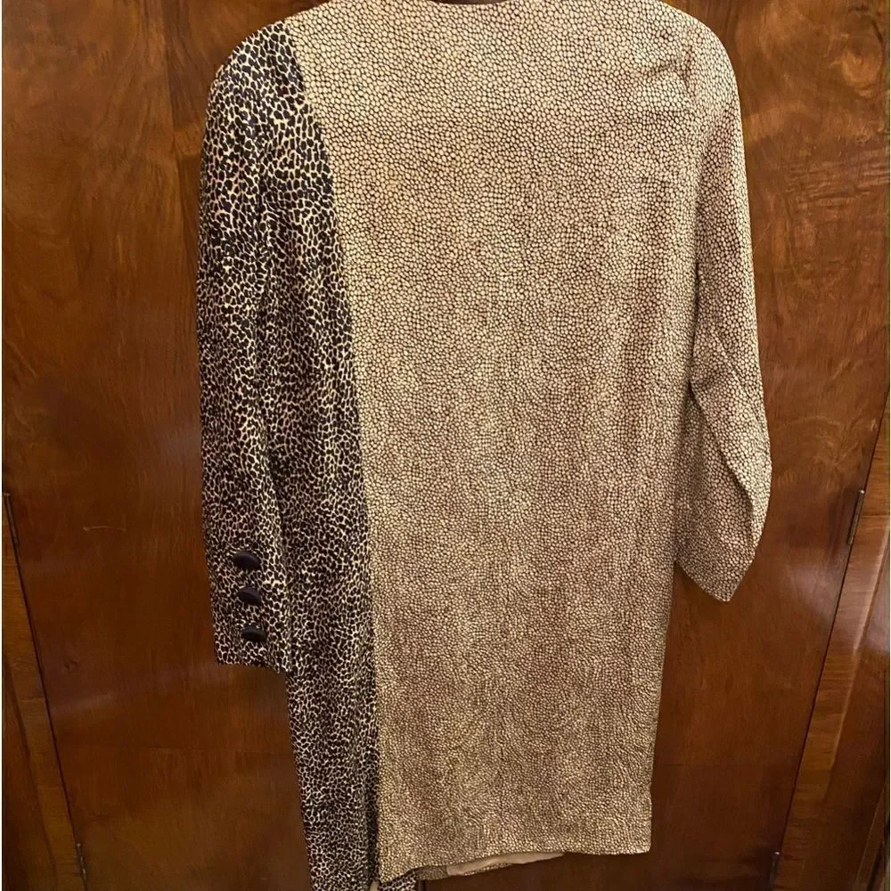 🐆 Unique animal print fabric from Balliet’s. Design by Stanley Platos sz 8